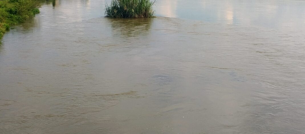 Kondisi Air Sungai Kampar Masih Tinggi dan Arus Deras, Wabup Imbau Orang Tua Waspada dan Ikut Berdukacita Atas Peristiwa Kemarin di Kuok