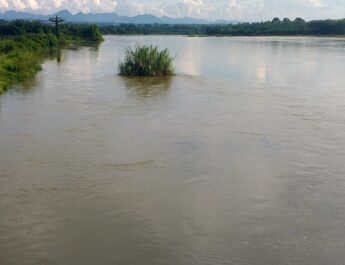 Kondisi Air Sungai Kampar Masih Tinggi dan Arus Deras, Wabup Imbau Orang Tua Waspada dan Ikut Berdukacita Atas Peristiwa Kemarin di Kuok